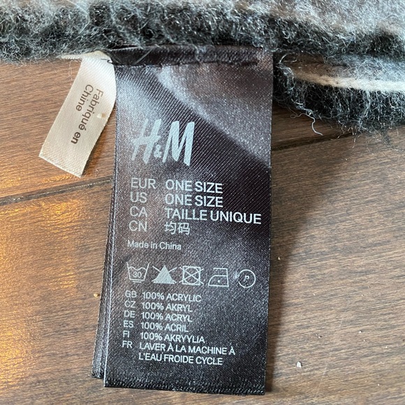 Monochrome Striped Warm Scarf - Picture 2 of 3